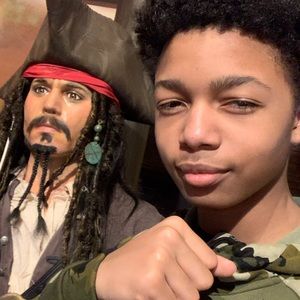 Meet your Posher, Derrick